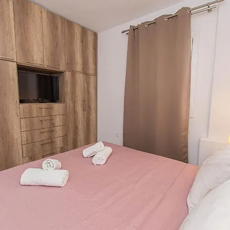 Lägenhetshotell Anius 3*