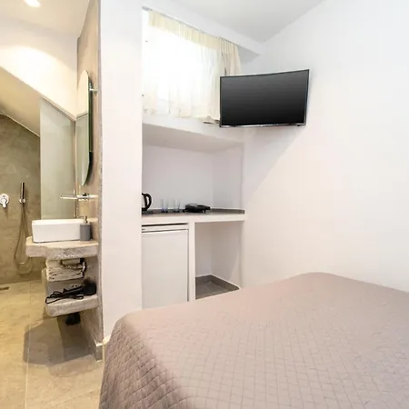 Anius Aparthotel 3*