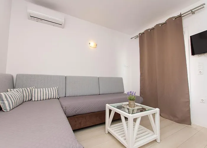 Apartahotel Anius Plintri