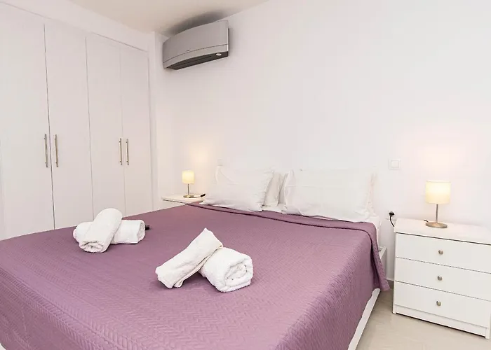 Anius Apartahotel 3*